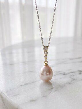 Ladies Pearl Necklace